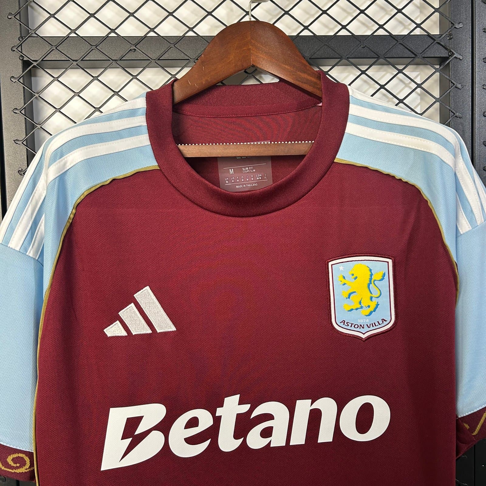 Aston Villa 2025/26 1a Eq. — vista trasera