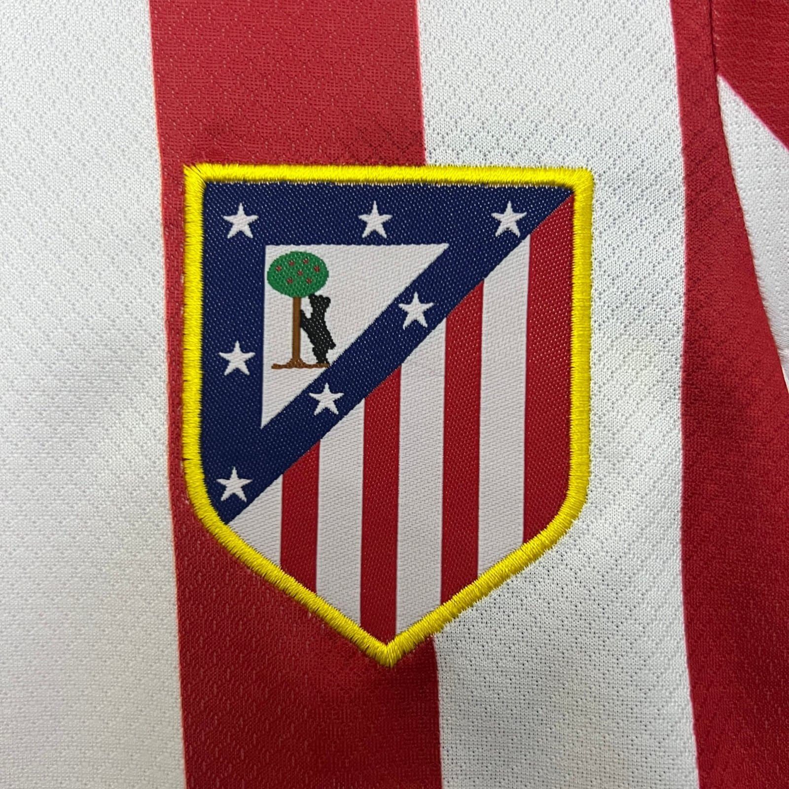 Atlético de Madrid 2025/26 1a Eq. Niño — vista trasera