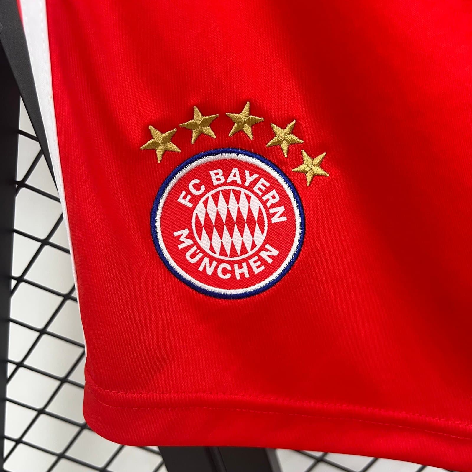 Bayern Múnich 2025/26 Pantalón 1ª Eq. — vista trasera