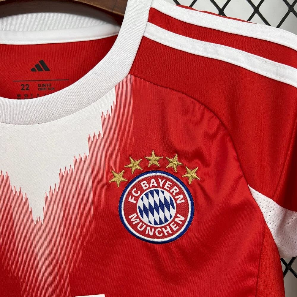 Bayern Múnich 2025/26 1a Eq. Niño — vista trasera
