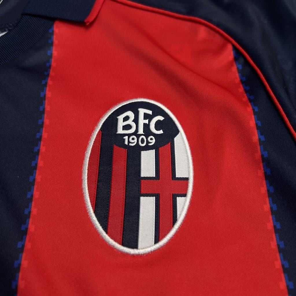 Bolonia 2026/27 1a Eq. — vista trasera