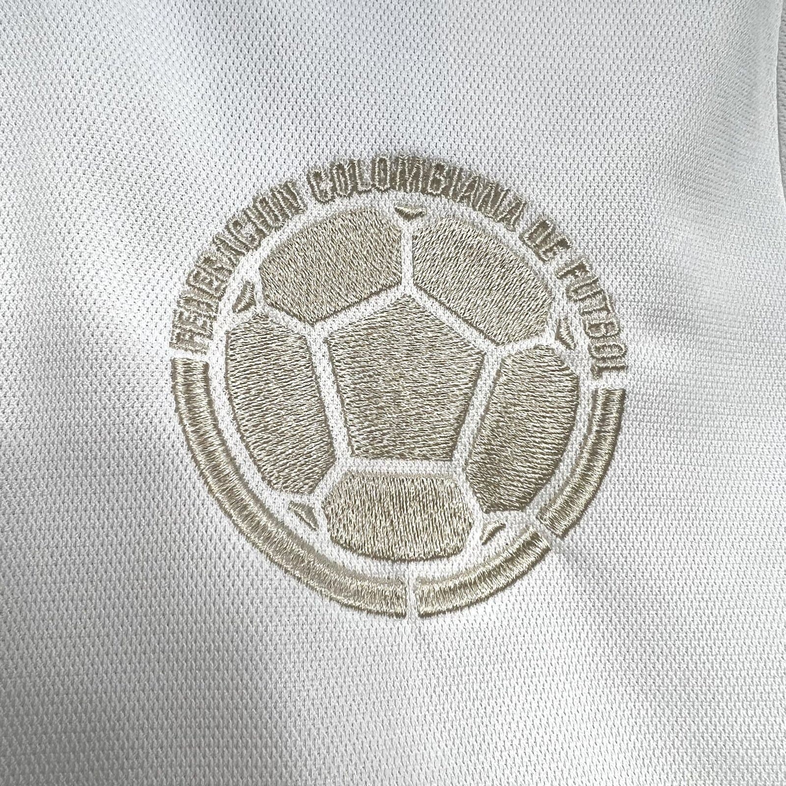 Colombia Ed. Especial 100 Aniversario — vista trasera