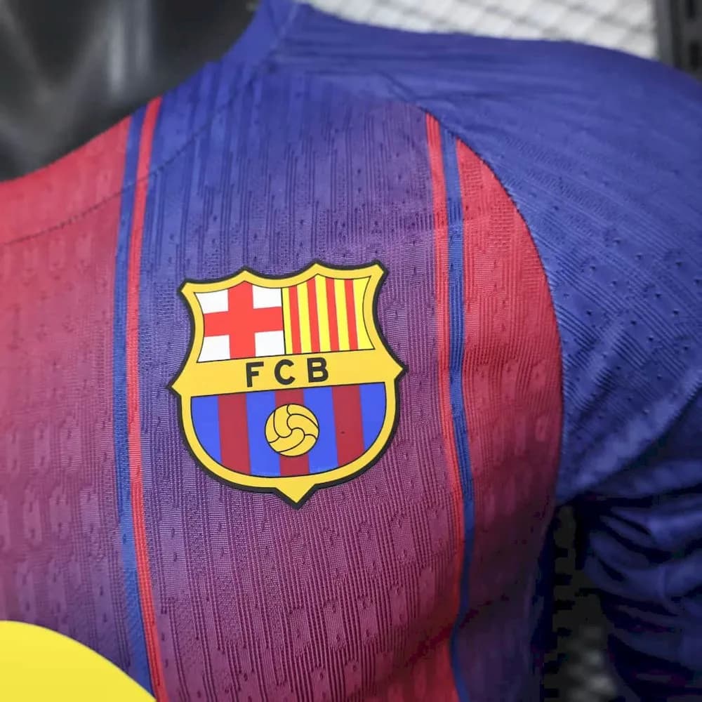 FC Barcelona 2025/26 1a Eq. (Ed. Jugador) Manga Larga — detalle