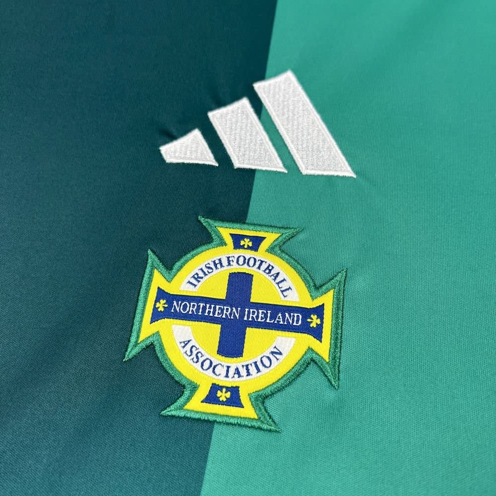 Irlanda del Norte 2026 1a Eq. — vista trasera