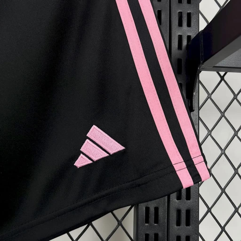 Juventus 2025/26 Pantalón 1ª Eq. — detalle