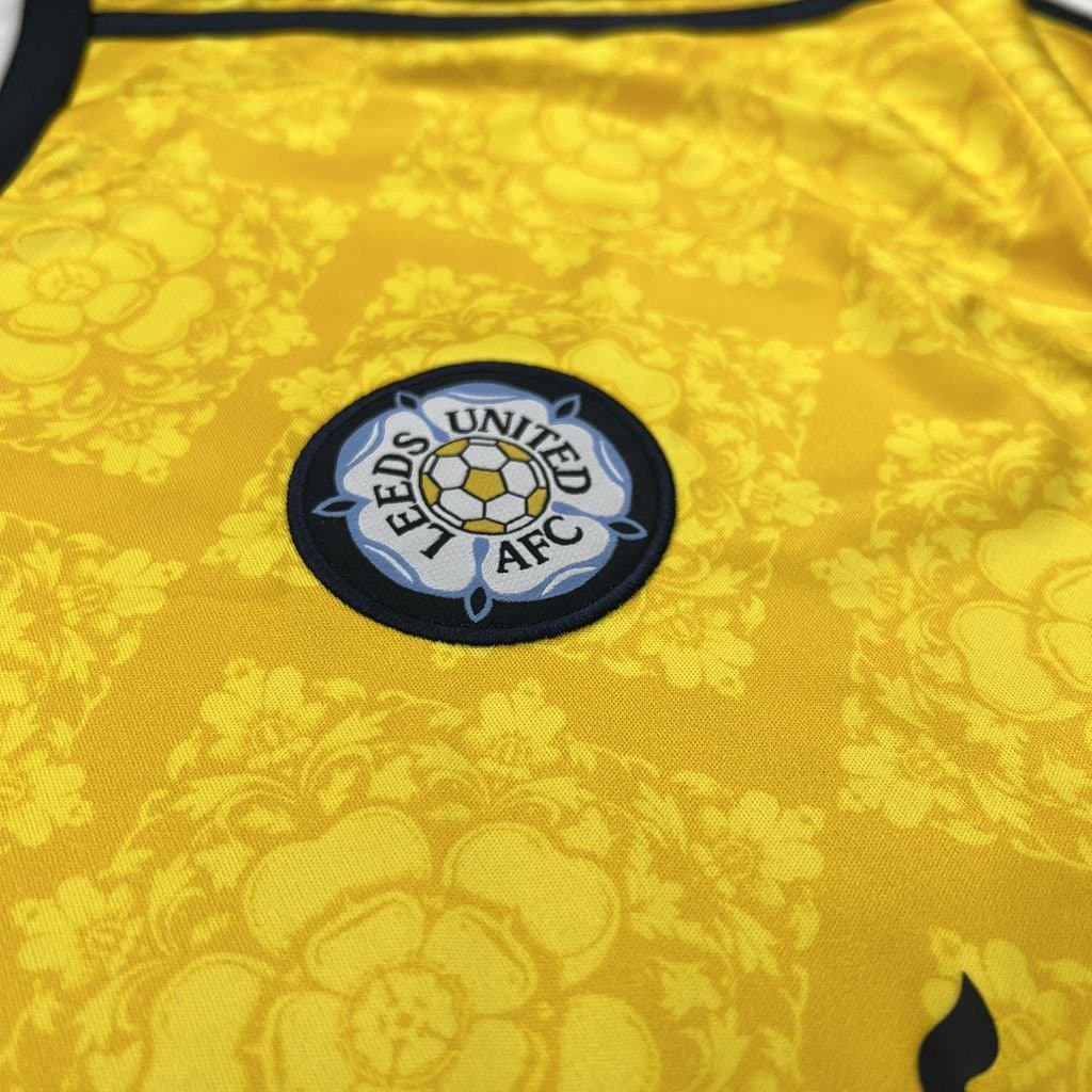 Leeds United 2026/27 2a Eq. — vista trasera