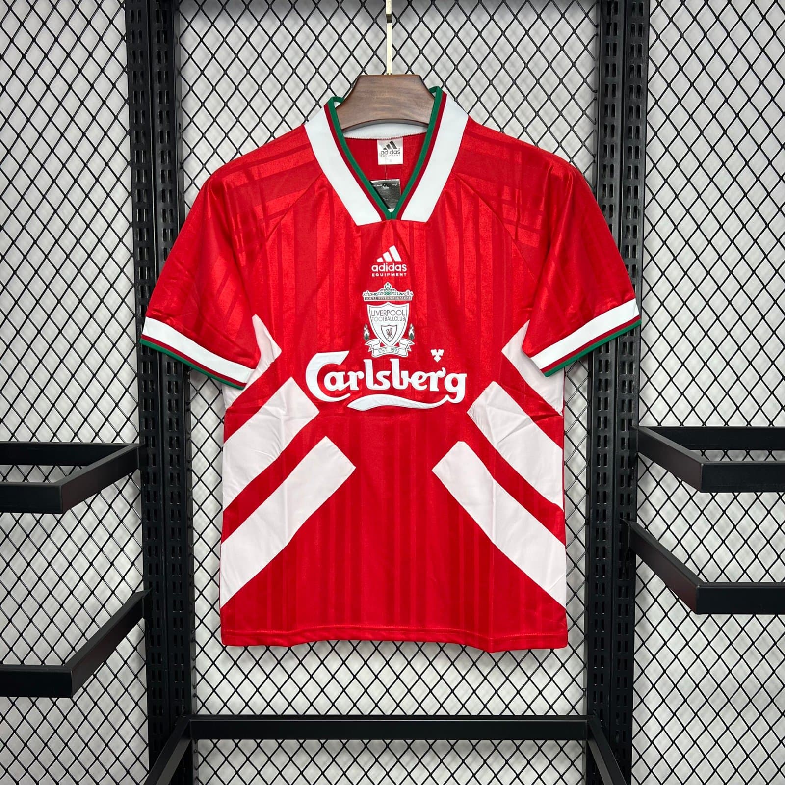 Liverpool 1993/95a Eq. — vista frontal