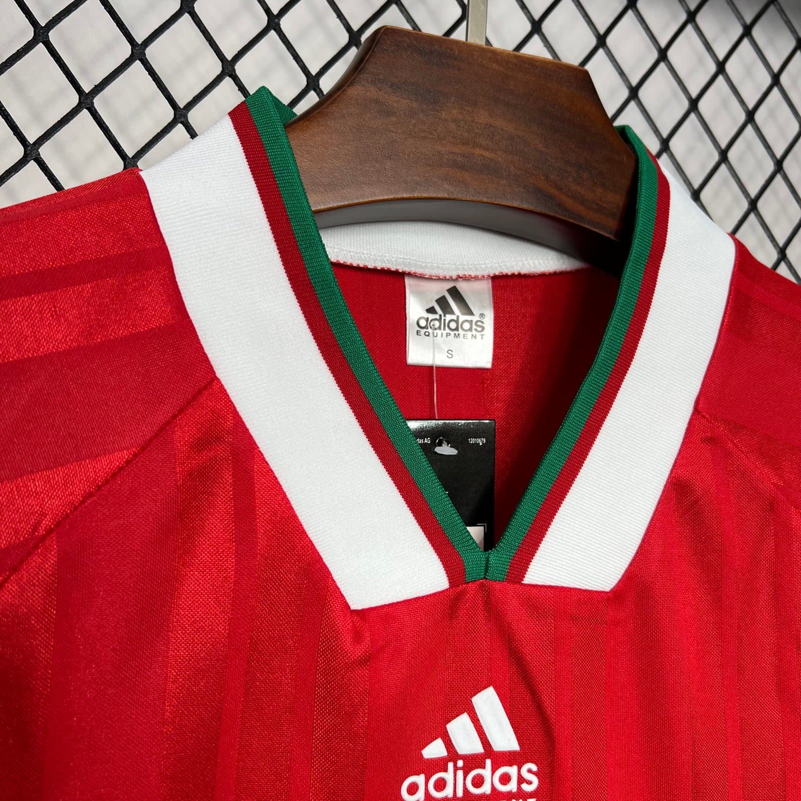 Liverpool 1993/95a Eq. — detalle
