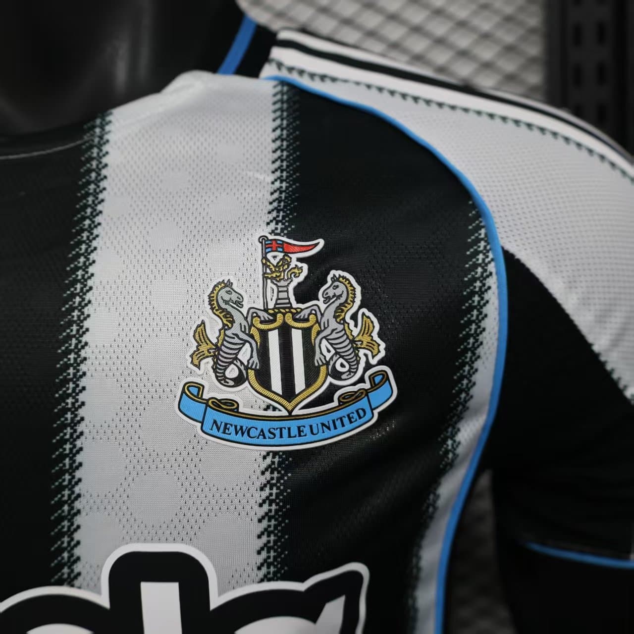 Newcastle 2025/26 1a Eq. (Ed. Jugador) — vista trasera
