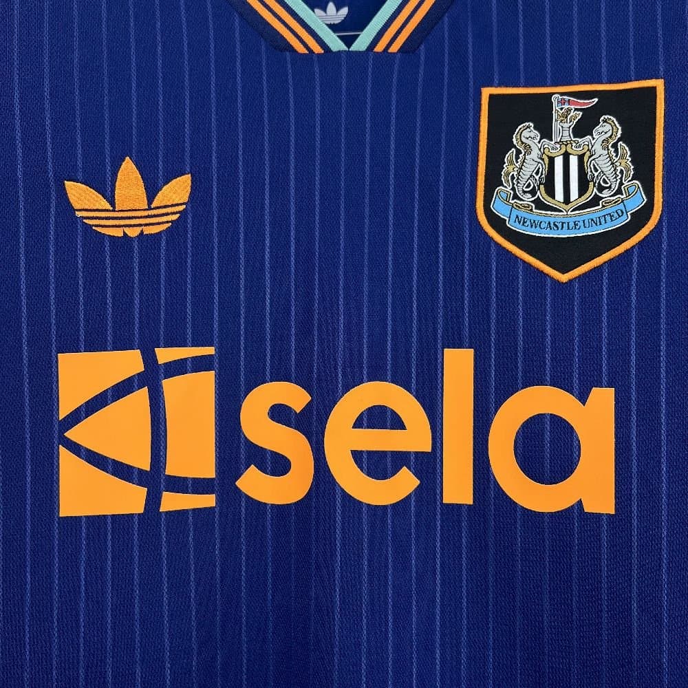 Newcastle 2025/26 3a Eq. — vista trasera