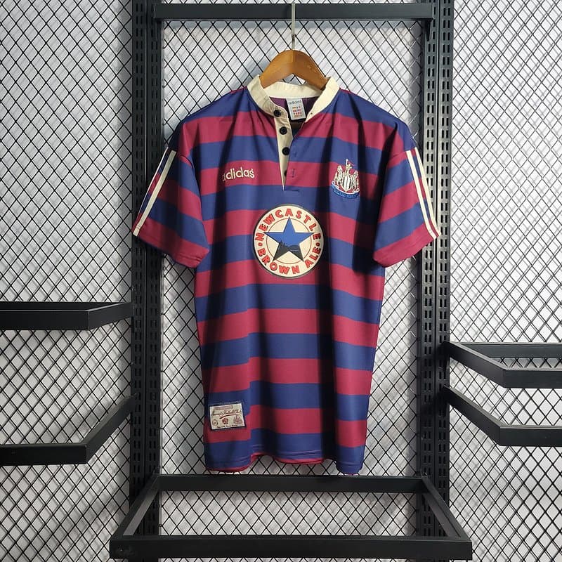 Newcastle 1995/96 2a Eq. — vista frontal