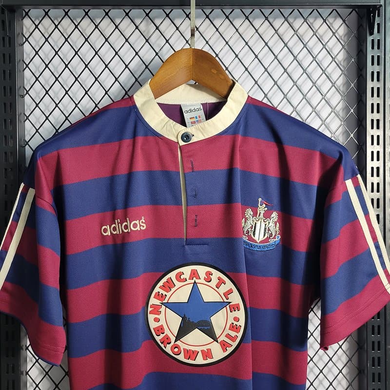 Newcastle 1995/96 2a Eq. — vista trasera