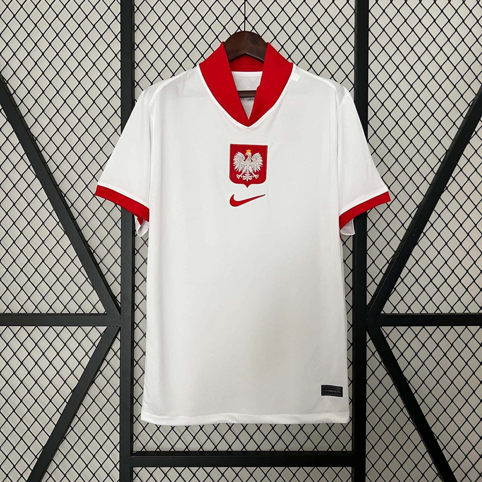 Polonia 2024 1a Eq. — vista frontal