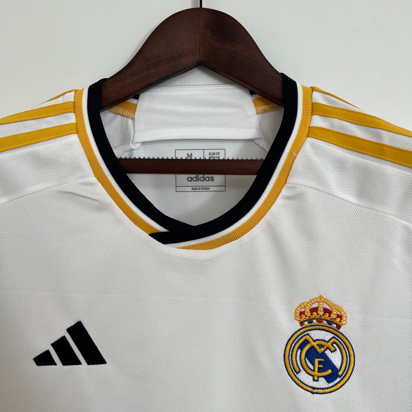 Real Madrid 2023/24 1a Eq. — vista trasera