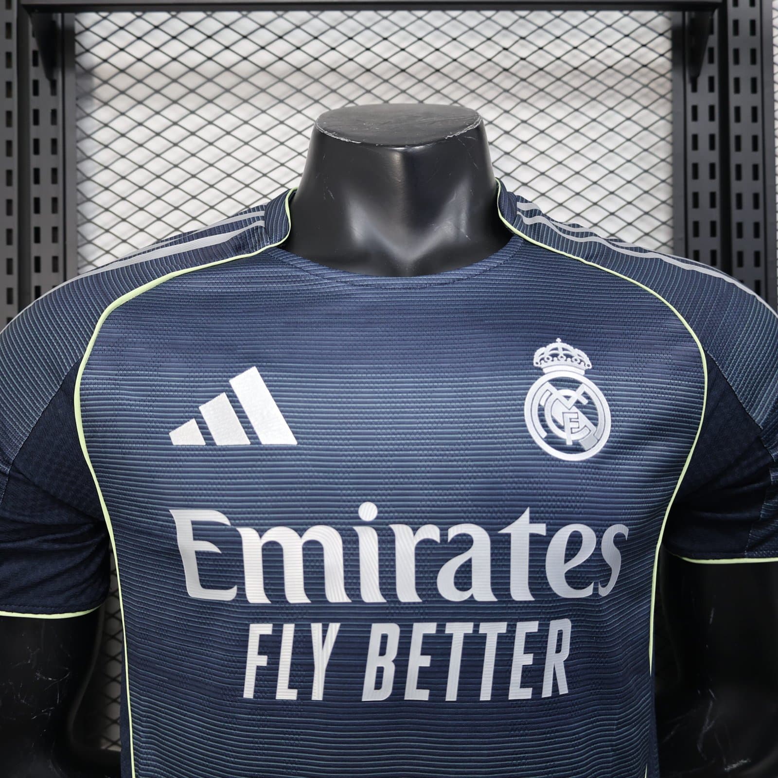 Real Madrid 2025/26 2a Eq. (Ed. Jugador) — vista trasera