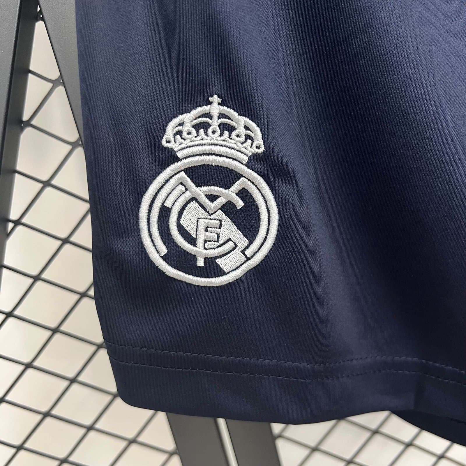 Real Madrid 2025/26 Pantalón 2ª Eq. — vista trasera
