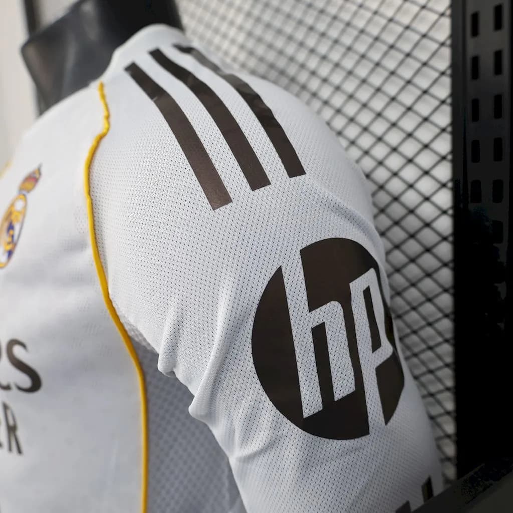 Real Madrid 2025/26 1a Eq. (Ed. Jugador) Manga Larga — detalle