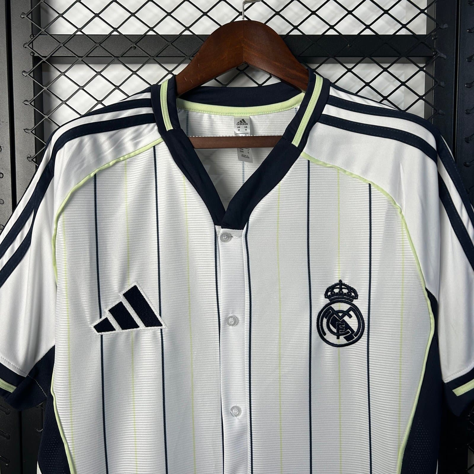 Real Madrid 2025/26 Ed. Especial — vista trasera