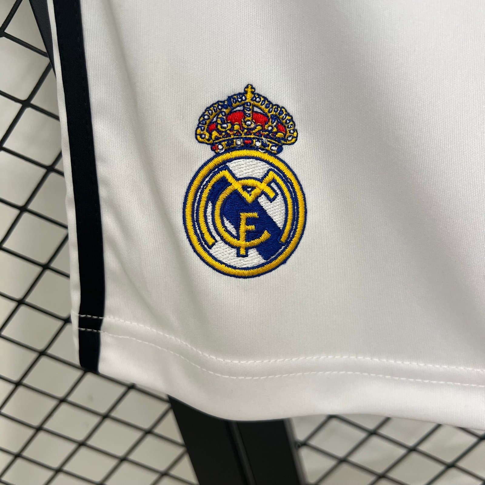 Real Madrid 2025/26 Pantalón 1ª Eq. — vista trasera