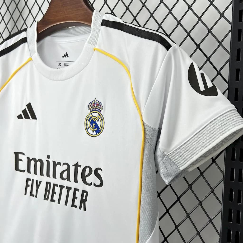 Real Madrid 2025/26 1a Eq. Niño — vista trasera