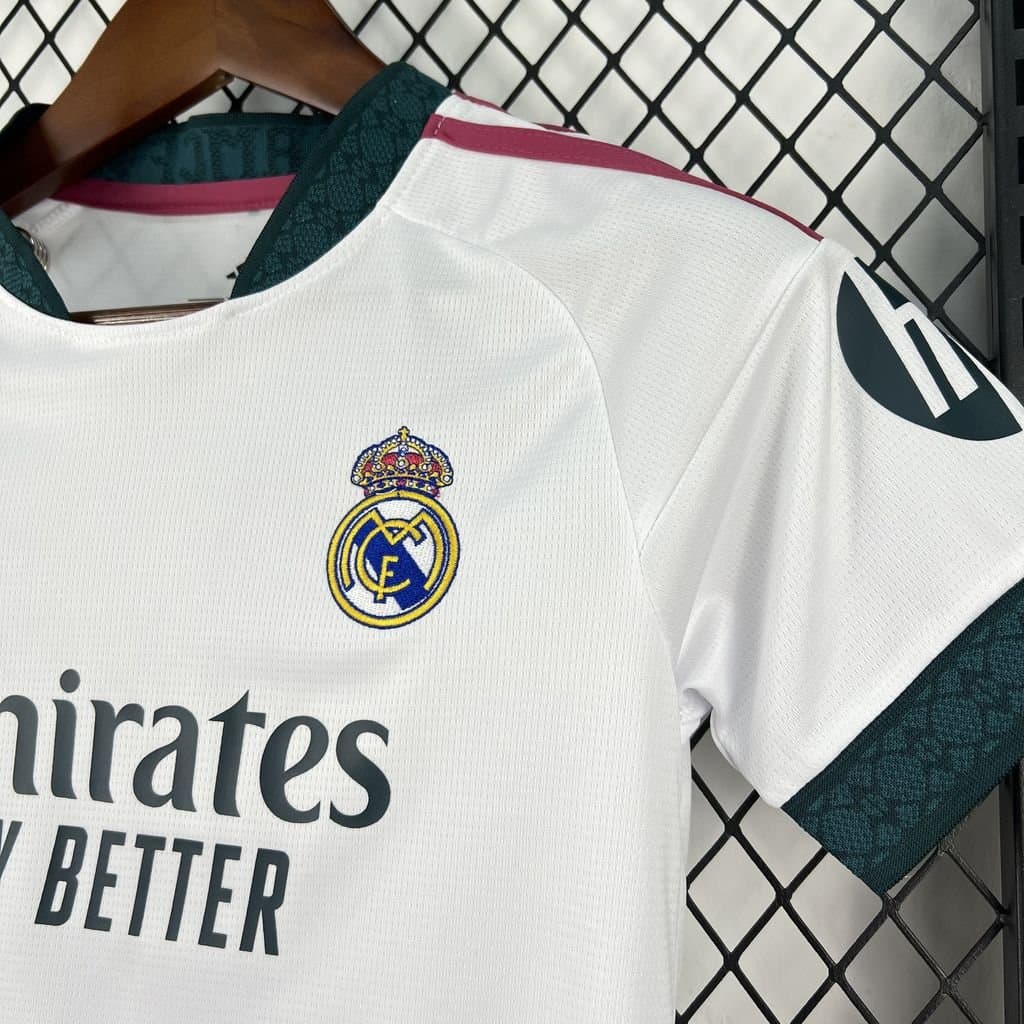 Real Madrid 2026/27 1a Eq. Niño — vista trasera