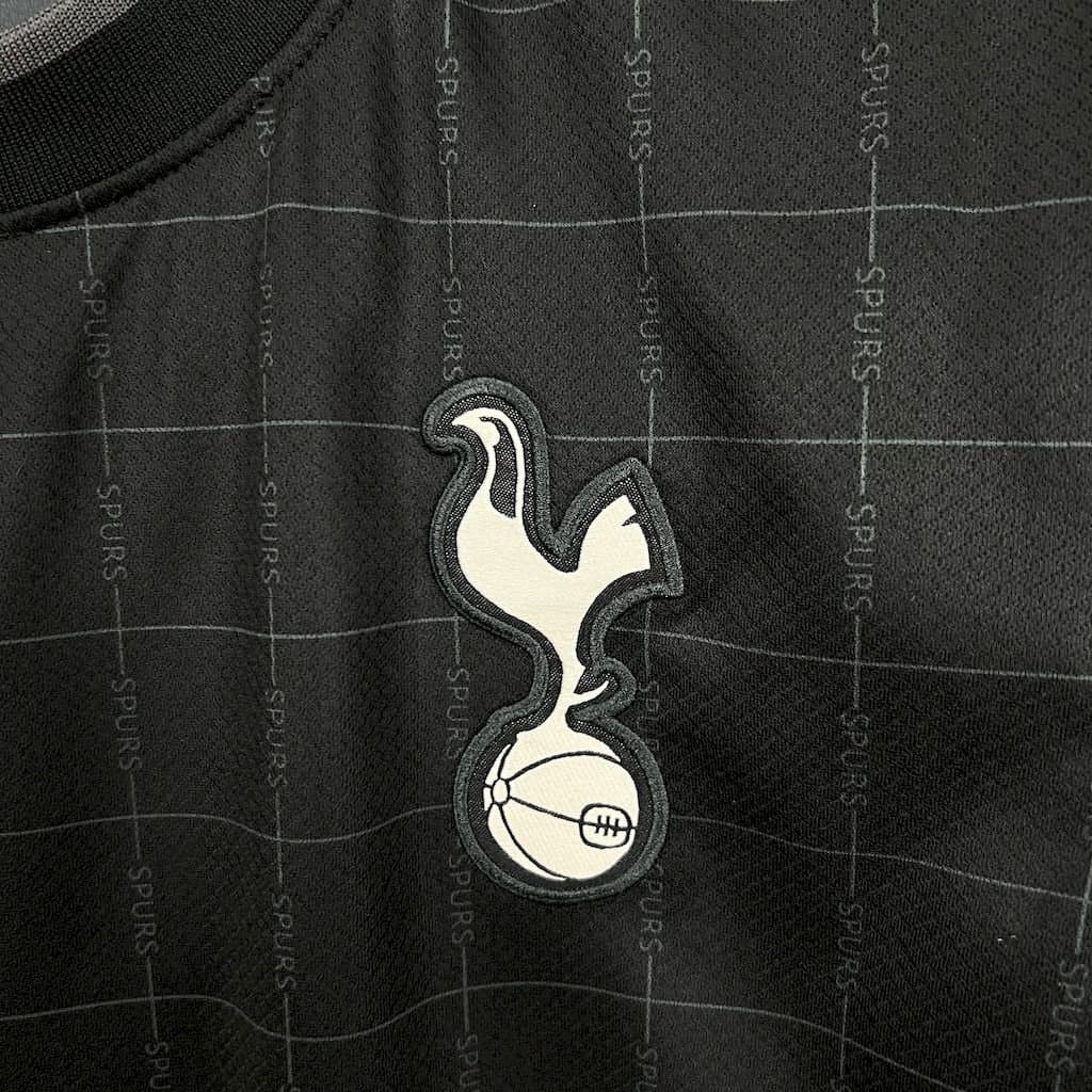 Tottenham 2025/26 2a Eq. — vista trasera