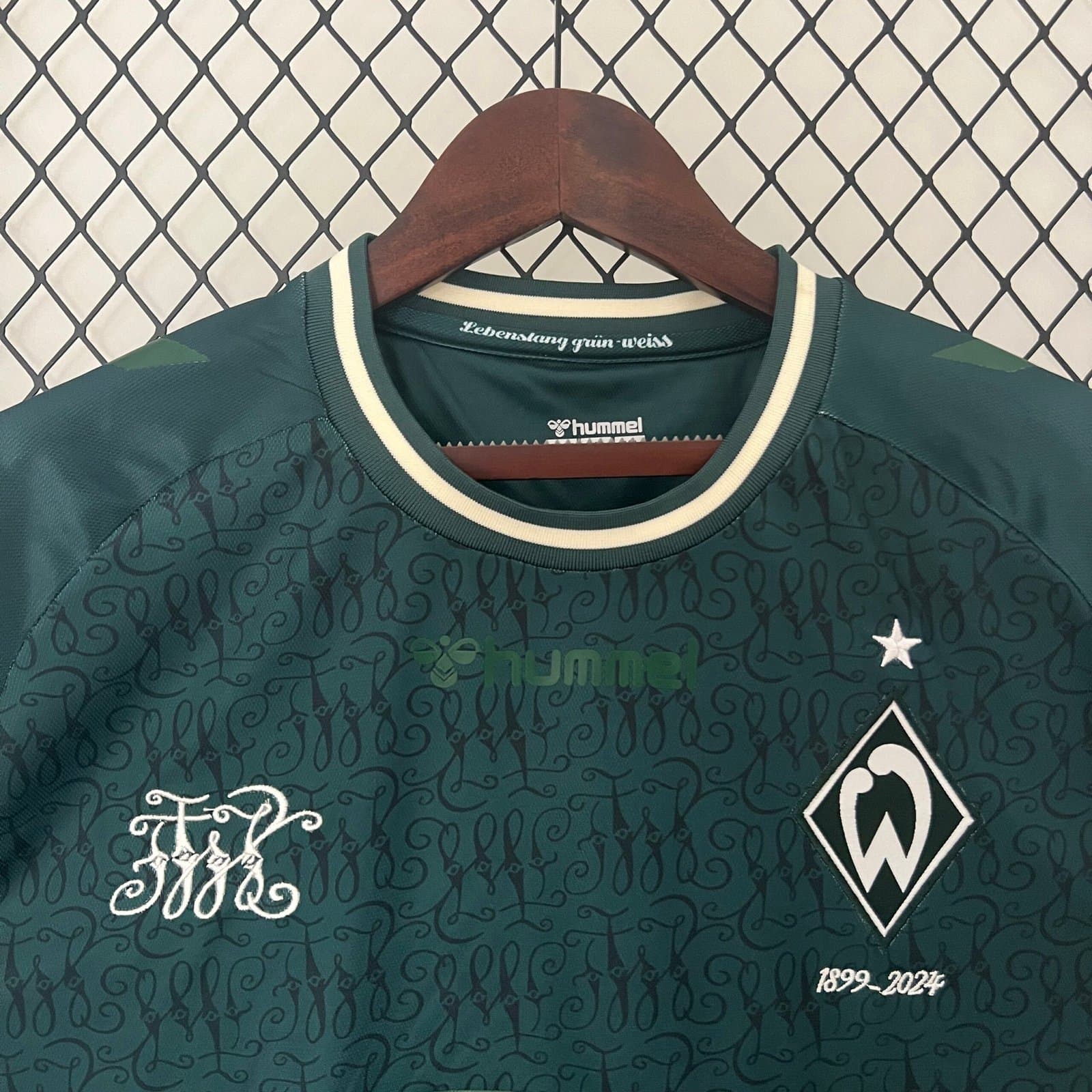 Werder Bremen 2024/25 1a Eq. 125 Aniversario — vista trasera