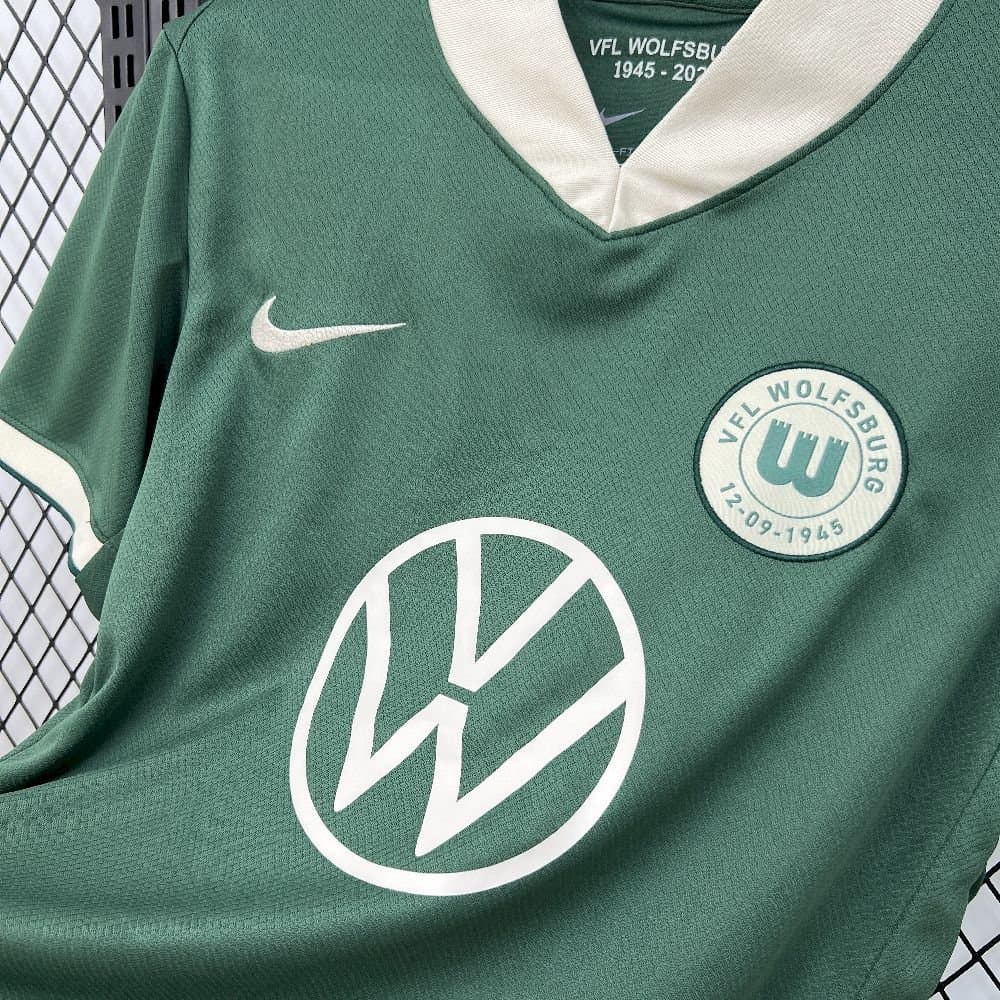 Wolfsburgo 80 Aniversario 2025/26 — vista trasera