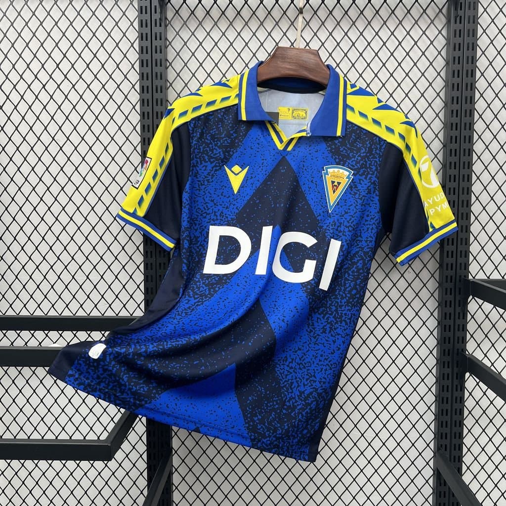 Cádiz 2025/26 Retro — vista frontal
